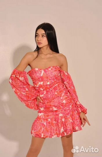 Платье розовое с пышными рукавами