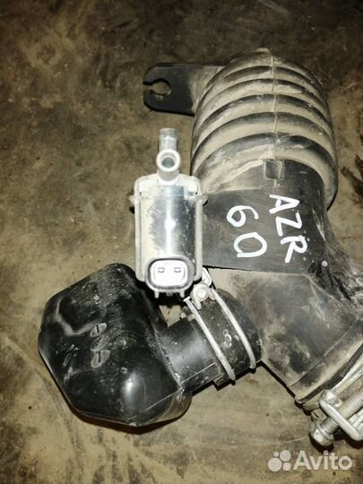 Патрубок воздушного фильтра Toyota Voxy AZR60G