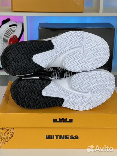 Баскетбольные Nike Lebron Witness 7, US9,5, 27,5cm