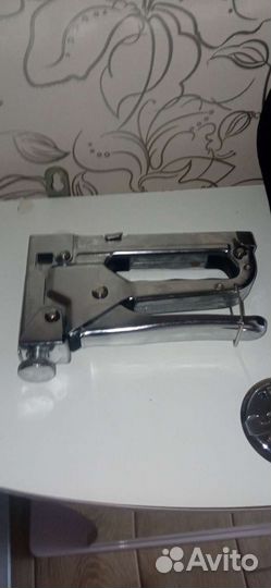 Степлер мебельный