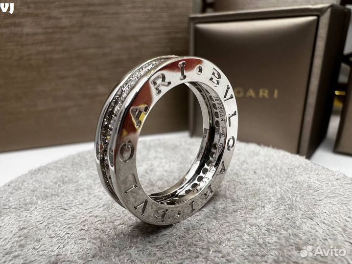 Кольцо Bvlgari b.zero1 с бриллиантами