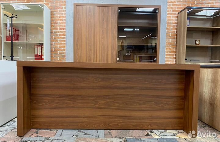 Стол руководителя орех. В наличии