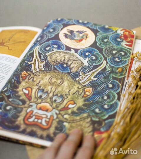 Книга на английском Вышивка народов со всего мира