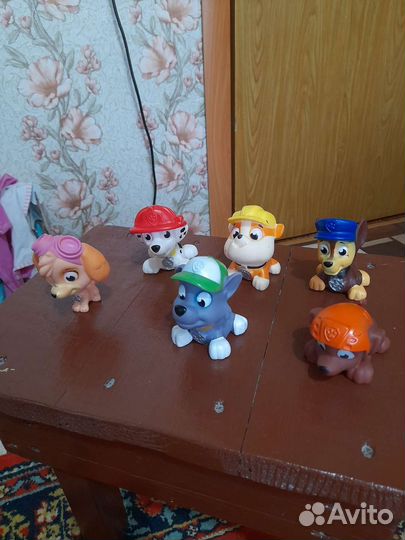 Пять разных пакетов с игрушками