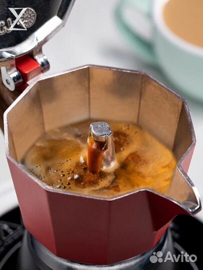 Гейзерная кофеварка новая