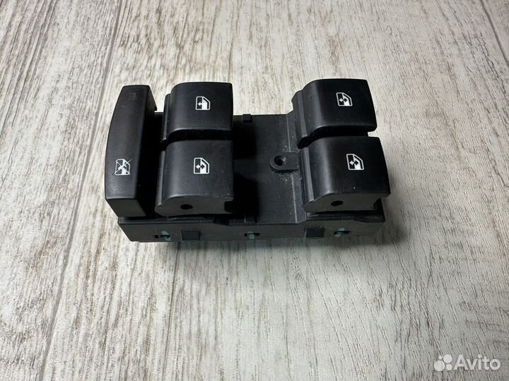Блок управления стеклоподъемниками Chevrolet Cruze