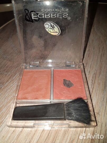 Пудра и румяна.И не то