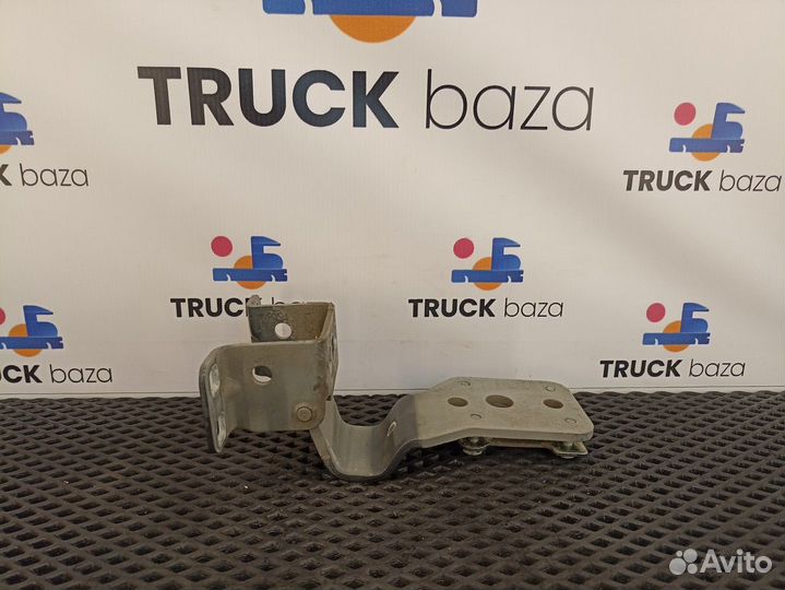 85626906018 Петля двери правой нижняя Man L2000