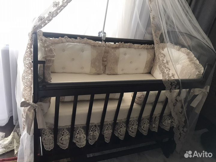 Детская кроватка с матрасом