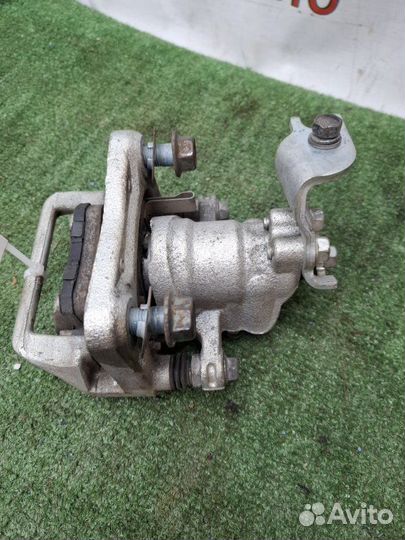 Суппорт тормозной задний левый Honda Accord CU2