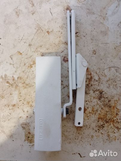 Доводчик дверной