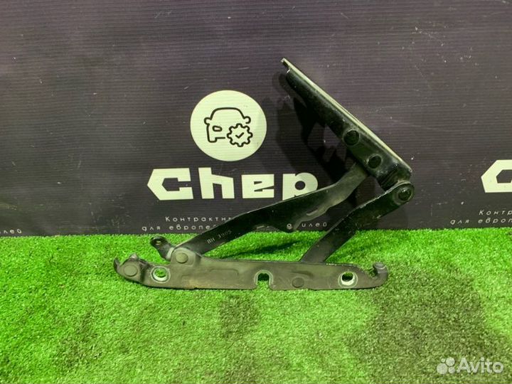 Петля крышки багажника правая Audi A6 C6 3.2 FSI