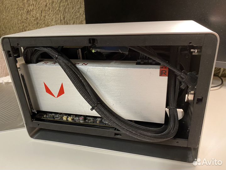 Egpu Mantiz Venus + vega 64 Liquid 8GB