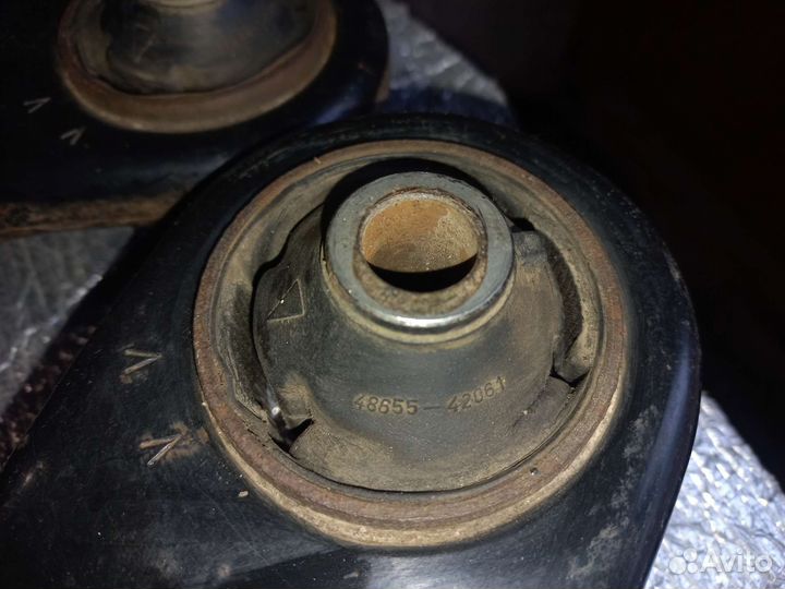 Рычаги передние Таёта рав 4