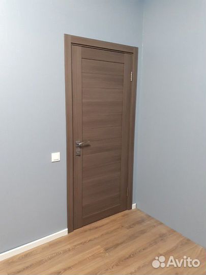 Помощник монтажника дверей