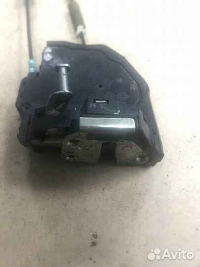 Замок двери передний правый Toyota Rav4 ASA42