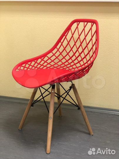 Стильный стул eames сетчатый новый в наличии