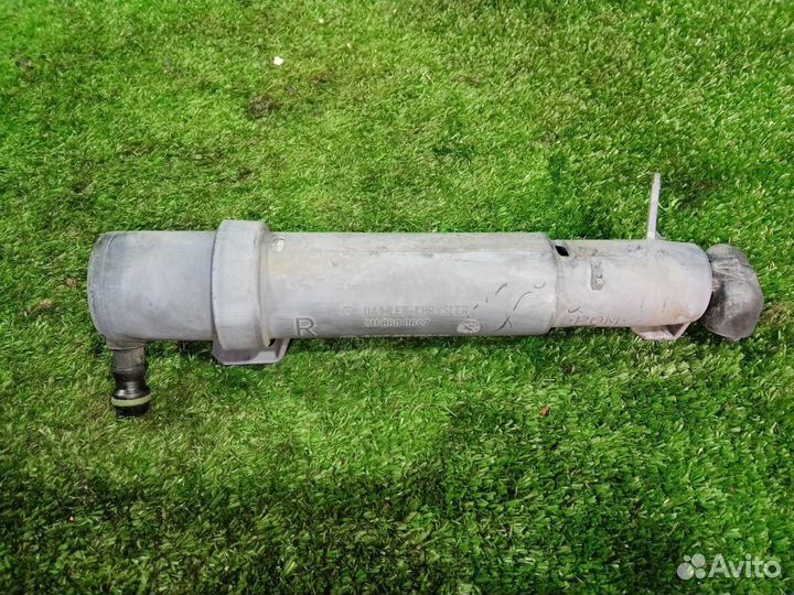 Форсунка омывателя фар правая Mercedes-Benz E320