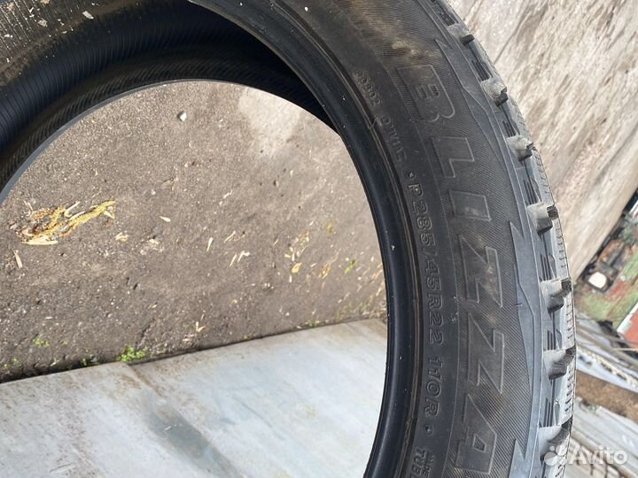 Bridgestone Blizzak DM-V1 285/45 R22 110