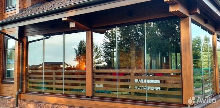 Безрамное раздвижное остекление