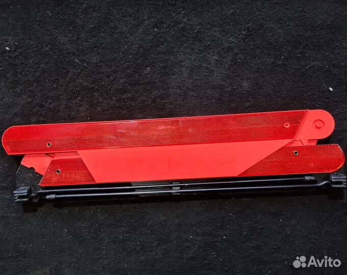 Знак аварийной остановки Mercedes