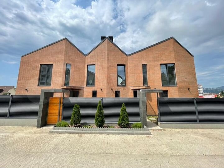 Таунхаус 93 м² на участке 2,3 сот.