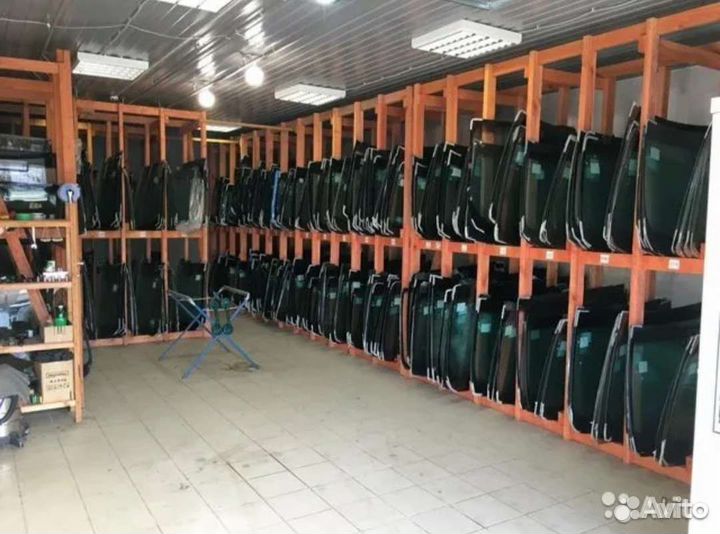 Лобовое стекло Lexus is 200 / 300