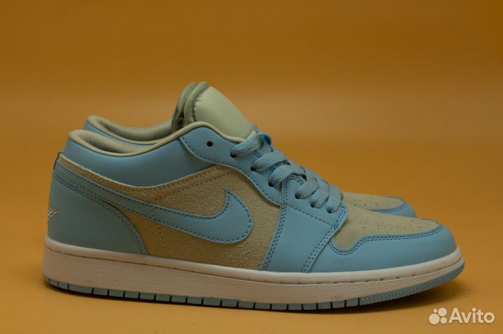 Кроссовки Wmns Air Jordan 1 Low Tropical