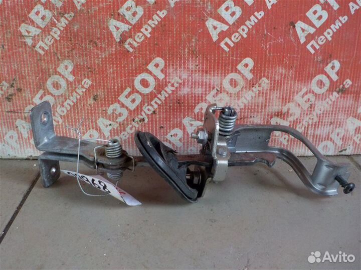 Ограничитель хода двери задний левый LADA Largus