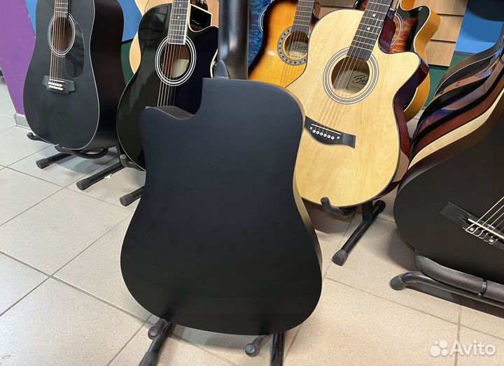 Гитара черная акустика