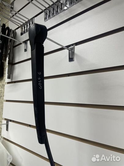 Поводок заднего дворника Фольксваген Гольф 6