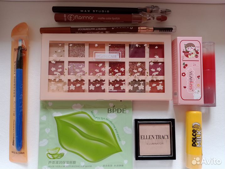 Набор косметики пакетом