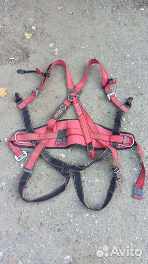 Страховочная привязь