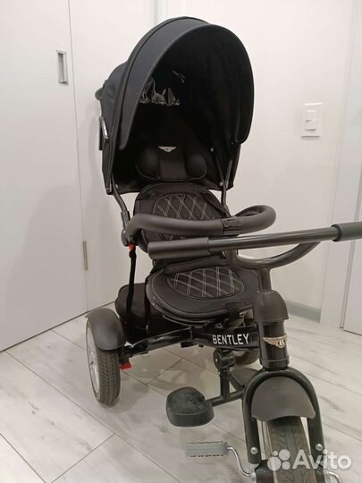 Велосипед трёхколёсный с ручкой Bentley