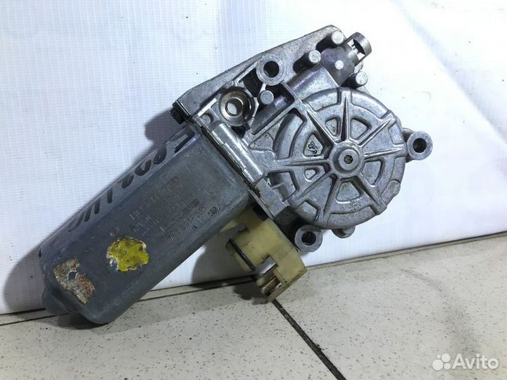 Моторчик переднего левого стеклоподъемника