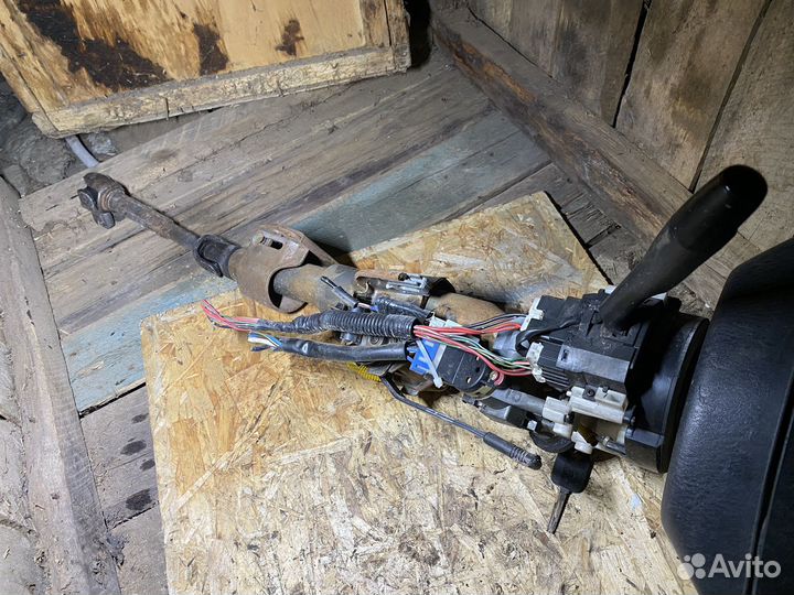 Рулевая колонка Mitsubishi Carisma