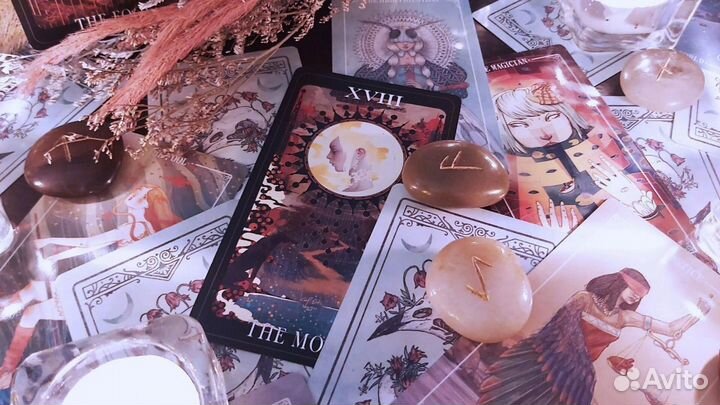 Гадание на картах таро, рунах