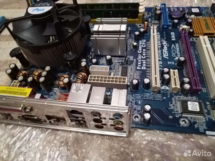 Материнская плата с процессором и памятью