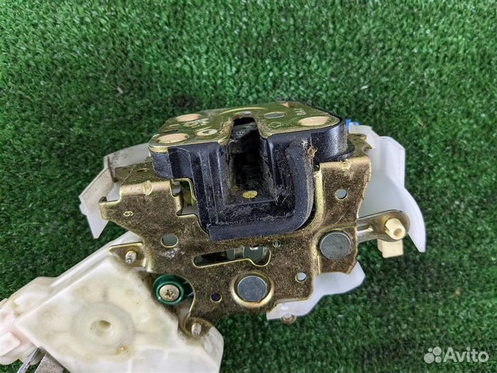 Замок двери передней левой Nissan X-Trail T30 2003