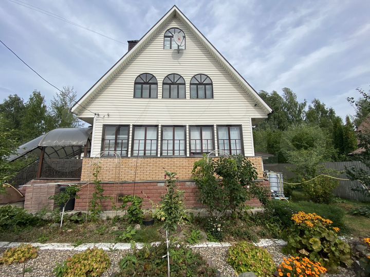 Дом 190 м² на участке 8 сот.