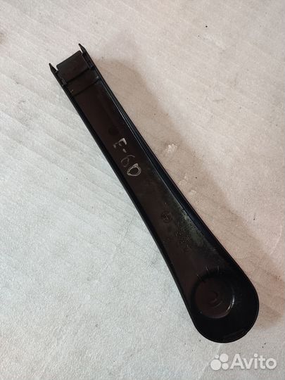 Защита левого дворника bmw 5 e60