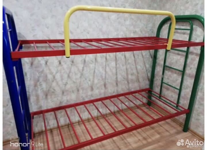 Двухъярусная железная кровать