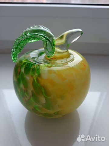 Яблоко из стекла