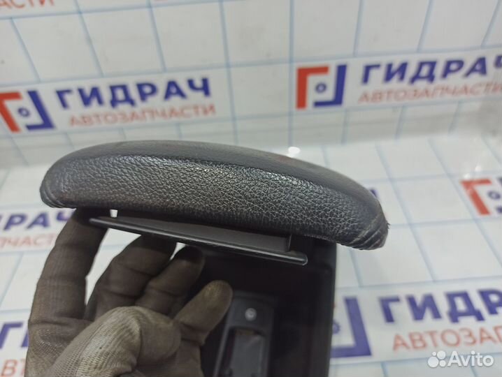Подлокотник Audi A6 (С6) 4F0864209A6PS. Потертости