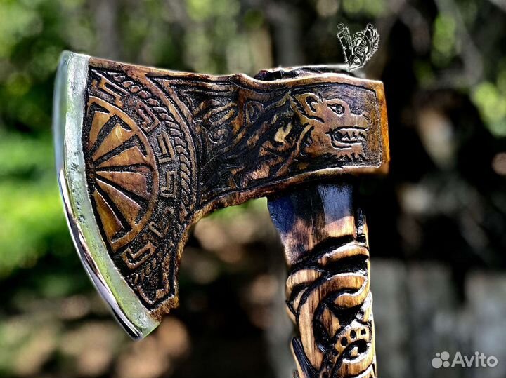 Топор кованый Резной зубастый червь с чехлом