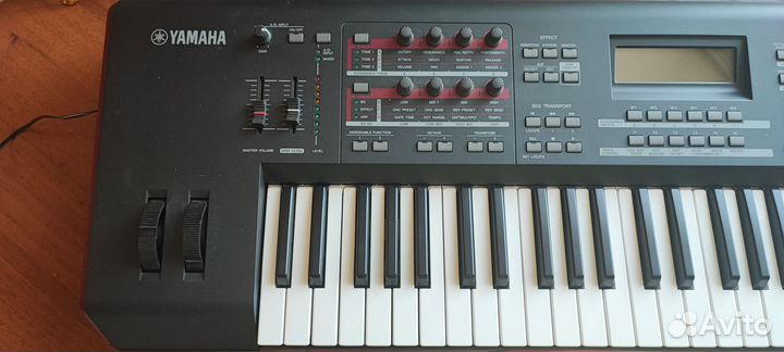 Рабочая станция-синтезатор Yamaha moxf6