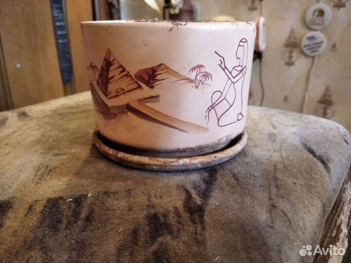 Керамические горшки и небольшие кактусники