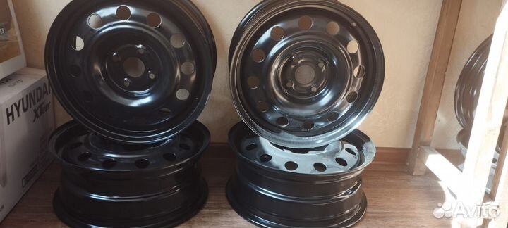Диски на Hyundai Solaris R15 чёрный