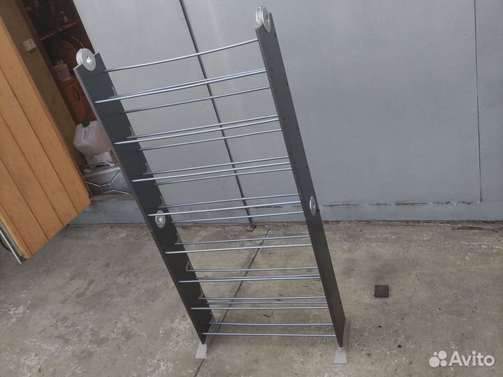 Стойки или полки под диски cd и dvd