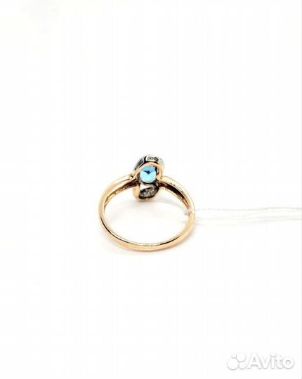 Кольцо с природным камнем Золото